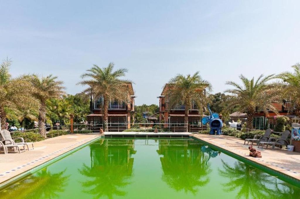 Oyo 755 Rattana Resort Ko Lanta Dış mekan fotoğraf